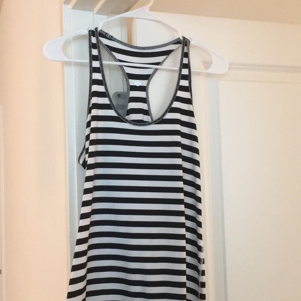 Lululemon tank.